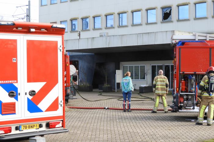 Voormalig pand Getronics Data Centre vol rook