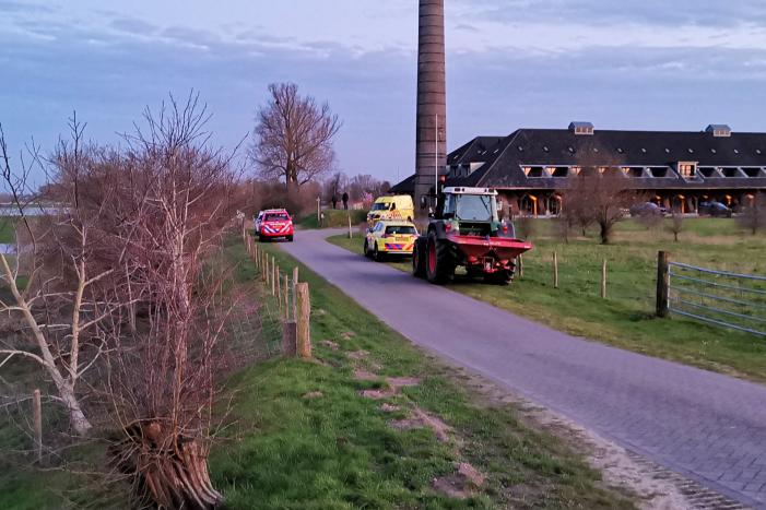 Meisje dreigde de Nederrijn in te gaan
