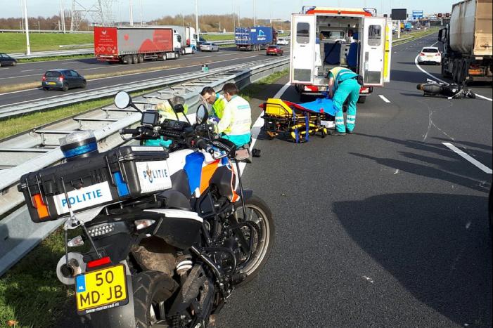 Verbindingsweg dicht na ongeval met motorrijder