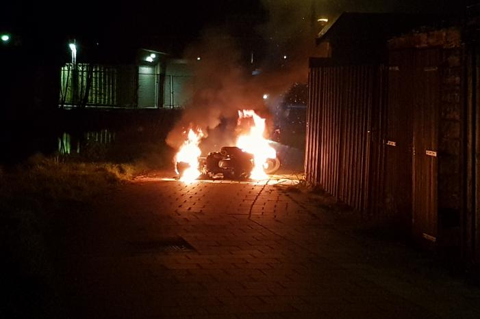 Scooter gaat in vlammen op