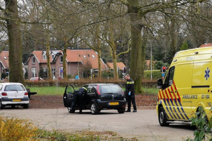 Auto zwaar vernield, persoon gewond