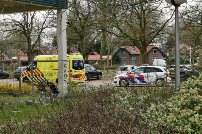 Auto zwaar vernield, persoon gewond