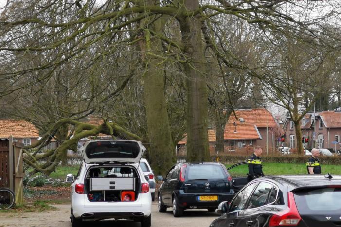 Auto zwaar vernield, persoon gewond