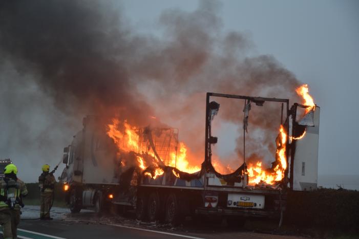 Oplegger volledig uitgebrandt