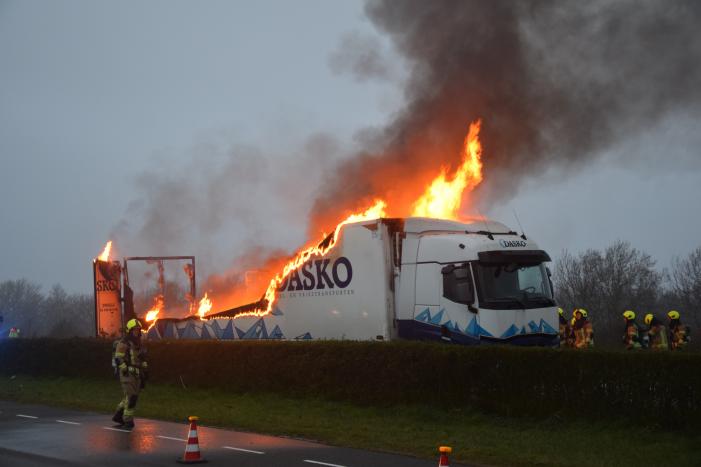Oplegger volledig uitgebrandt