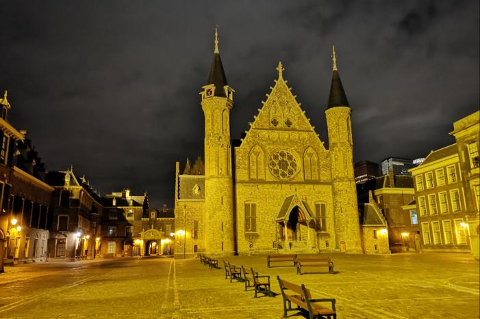 Minister Bruins van Medische Zorg neemt ontslag