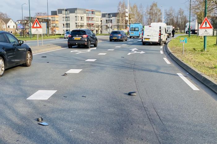 Bestelbussen botsen op elkaar