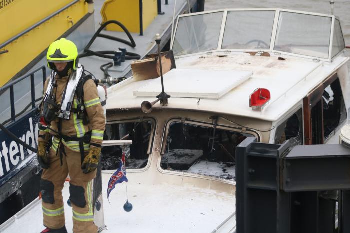 Brand op plezierjacht in haven De Kraanvogel