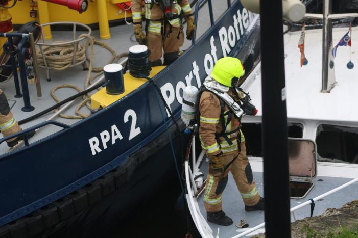 Brand op plezierjacht in haven De Kraanvogel