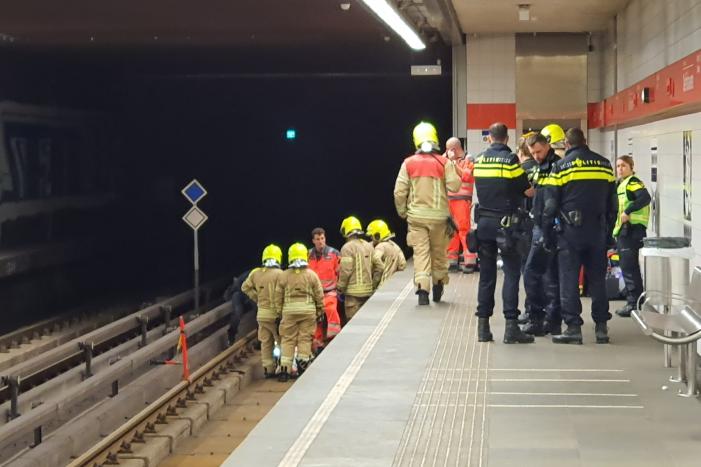 Persoon gewond na val op metrorails