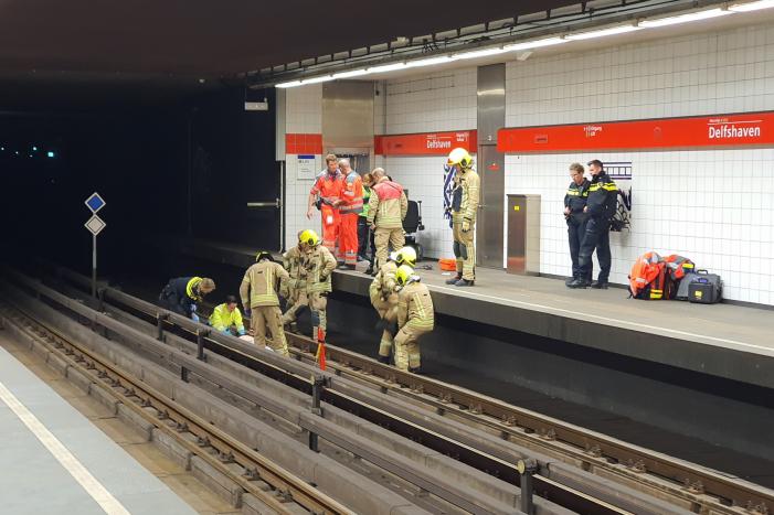 Persoon gewond na val op metrorails