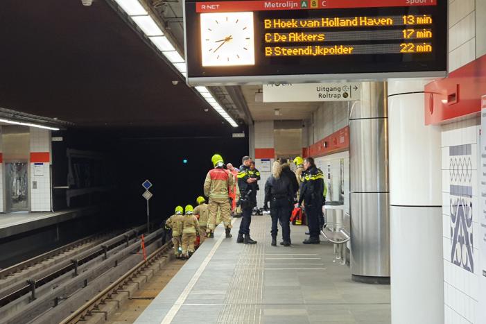 Persoon gewond na val op metrorails
