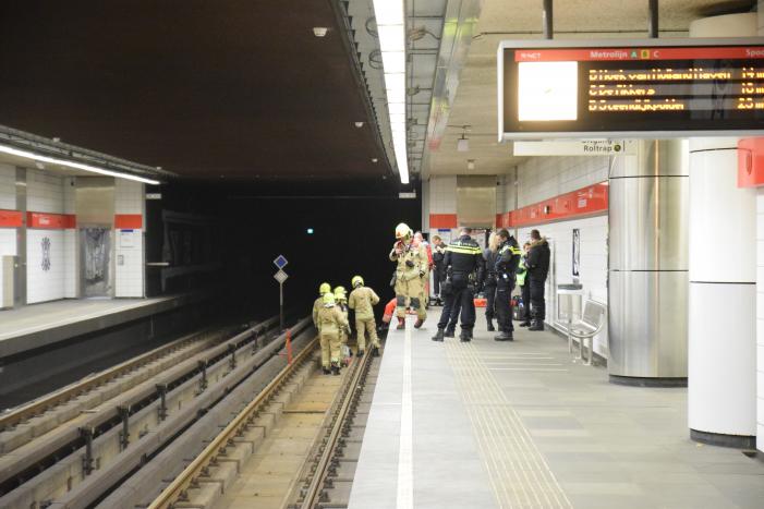 Persoon gewond na val op metrorails