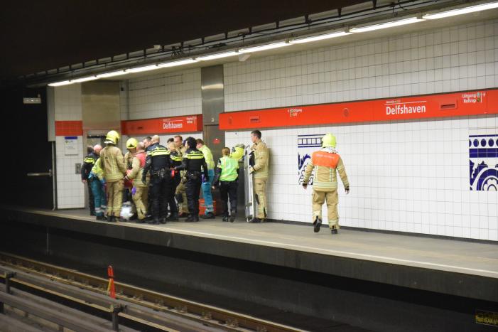 Persoon gewond na val op metrorails