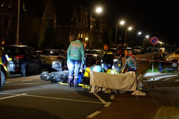 Gewonde na frontale aanrijding tussen twee scooters