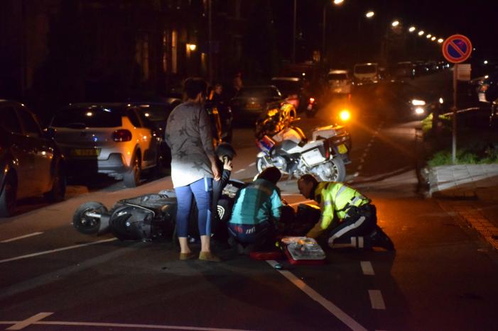 Gewonde na frontale aanrijding tussen twee scooters