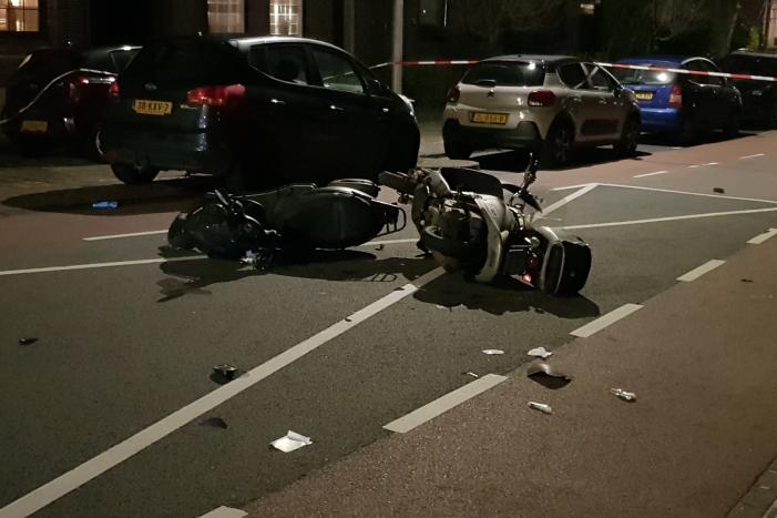 Gewonde na frontale aanrijding tussen twee scooters