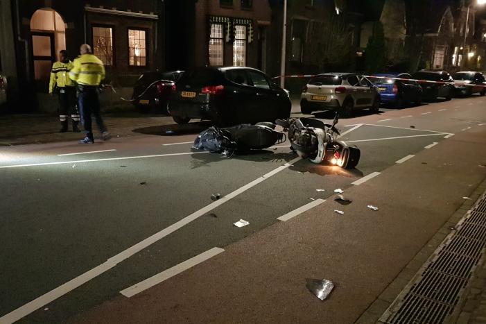 Gewonde na frontale aanrijding tussen twee scooters
