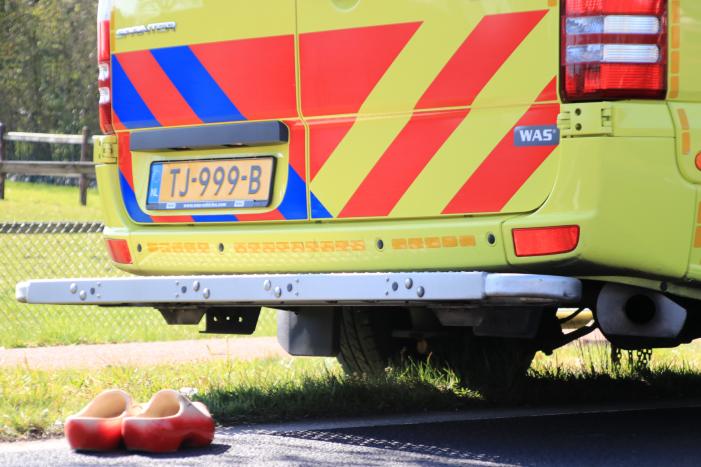 Twee fietsers botsen op fietspad