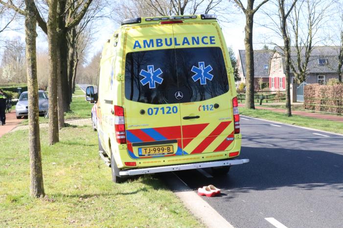 Twee fietsers botsen op fietspad