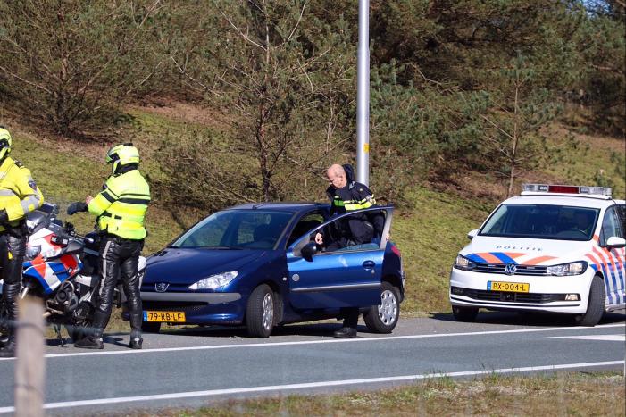 Twee mannen met getrokken wapens aangehouden na achtervolging