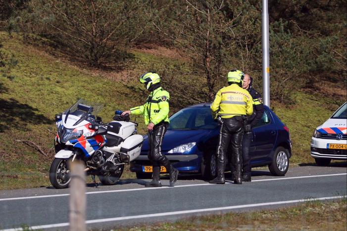 Twee mannen met getrokken wapens aangehouden na achtervolging