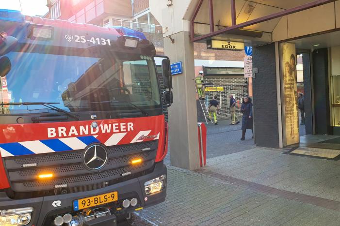 Platen van rolluik voormalige MS mode pand losgeraakt