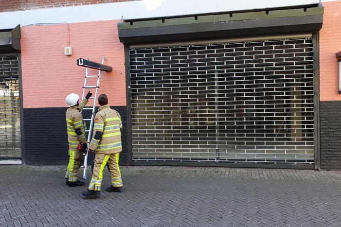 Platen van rolluik voormalige MS mode pand losgeraakt