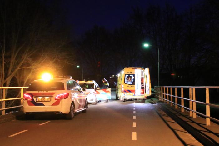 Dronken bestuurder belandt tegen hekwerk op viaduct