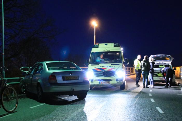 Dronken bestuurder belandt tegen hekwerk op viaduct