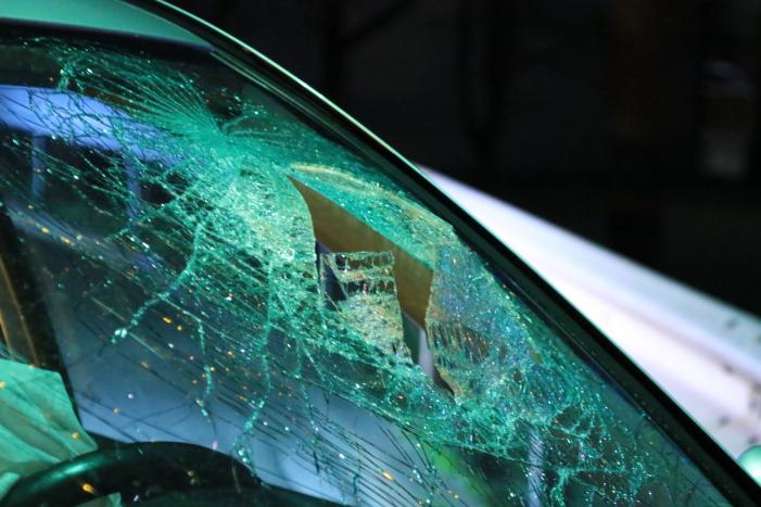 Dronken bestuurder belandt tegen hekwerk op viaduct