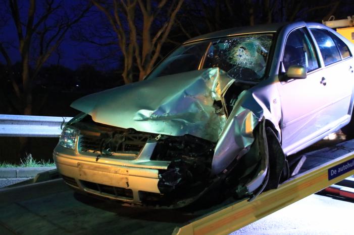Dronken bestuurder belandt tegen hekwerk op viaduct