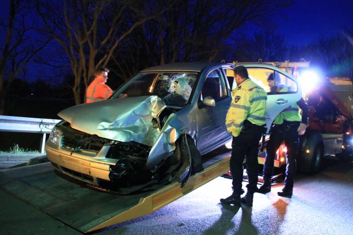 Dronken bestuurder belandt tegen hekwerk op viaduct
