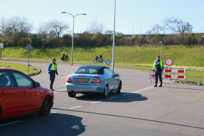 Toegangswegen richting zee op slot door coronavirus