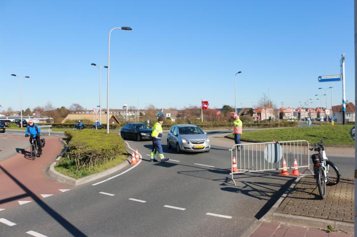 Toegangswegen richting zee op slot door coronavirus