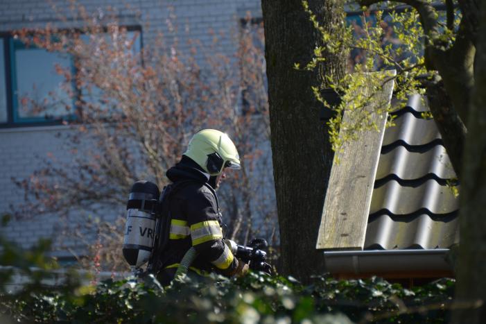 Veel rook bij brand in achtertuin