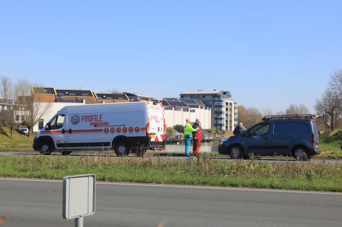 Bestelwagen botst op bestelbus