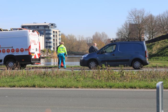 Bestelwagen botst op bestelbus