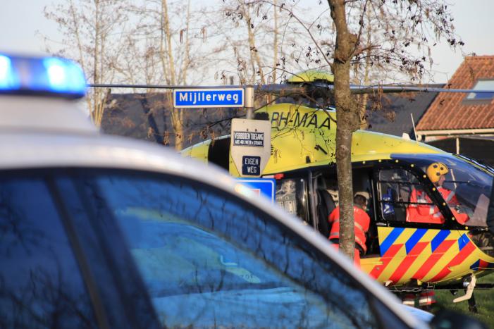 Brommerrijder zwaargewond na aanrijding met trekker
