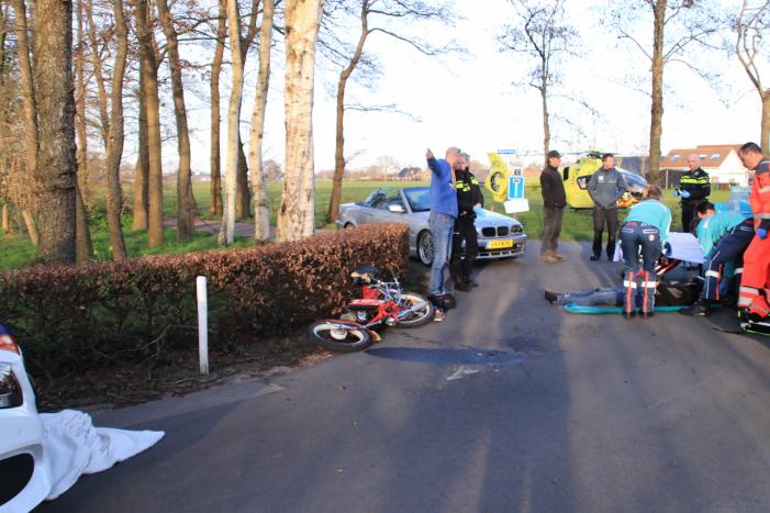 Brommerrijder zwaargewond na aanrijding met trekker