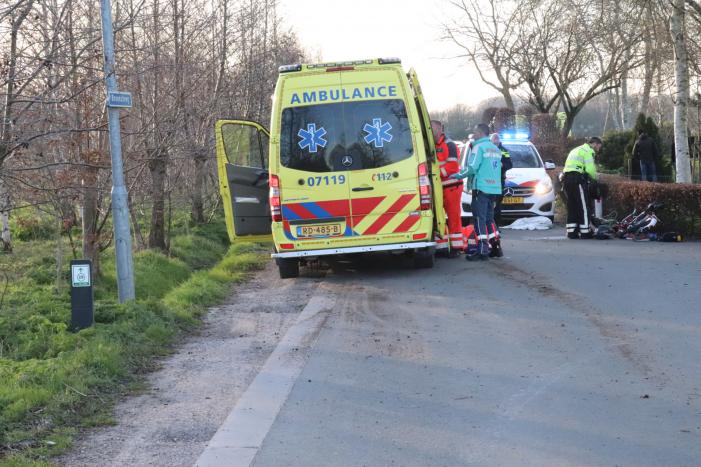 Brommerrijder zwaargewond na aanrijding met trekker