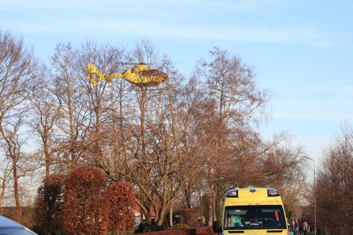 Brommerrijder zwaargewond na aanrijding met trekker