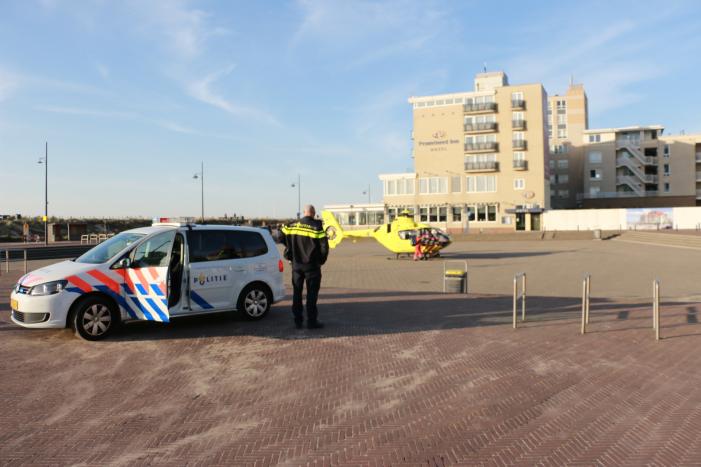 Landing traumahelikopter op boulevard trekt veel bekijks