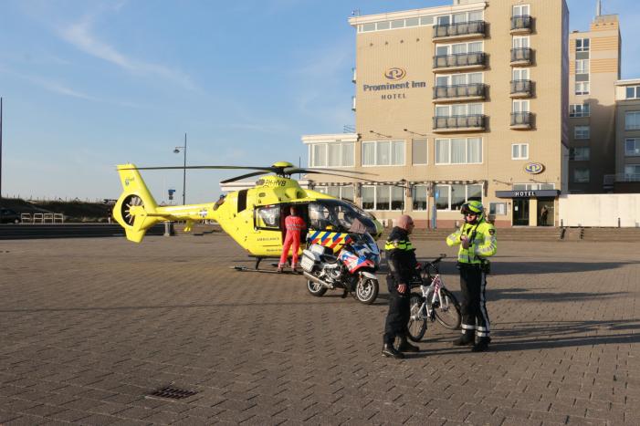 Landing traumahelikopter op boulevard trekt veel bekijks