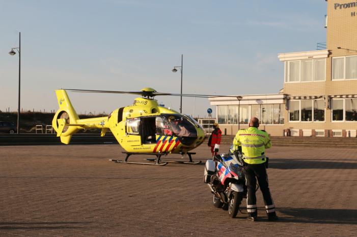 Landing traumahelikopter op boulevard trekt veel bekijks