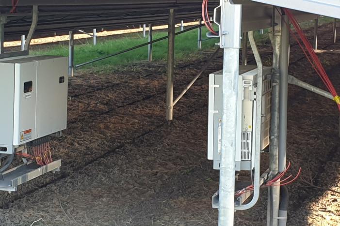 Brand in transformatoren zonnepanelenveld LontZon