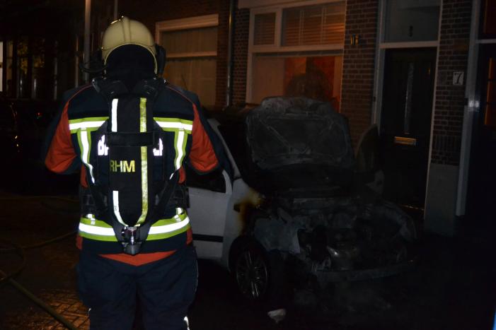 Auto verwoest door brand