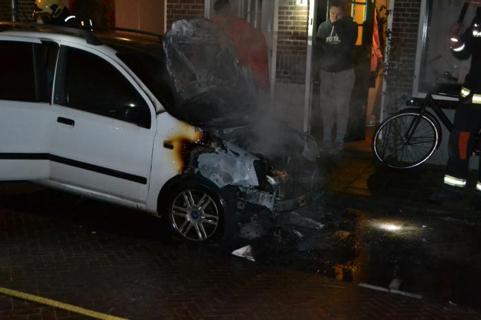 Auto verwoest door brand