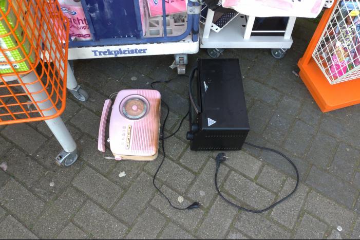 Worstenbroodjes vatten vlam in oven Trekpleister