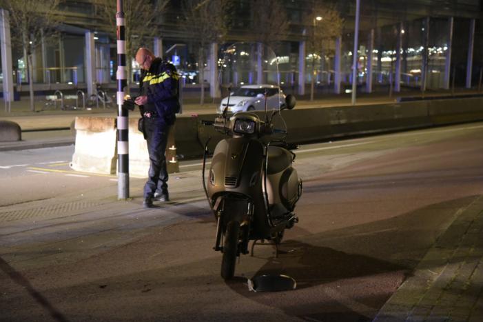 Scooterrijdster raakt zwaargewond bij eenzijdig ongeval